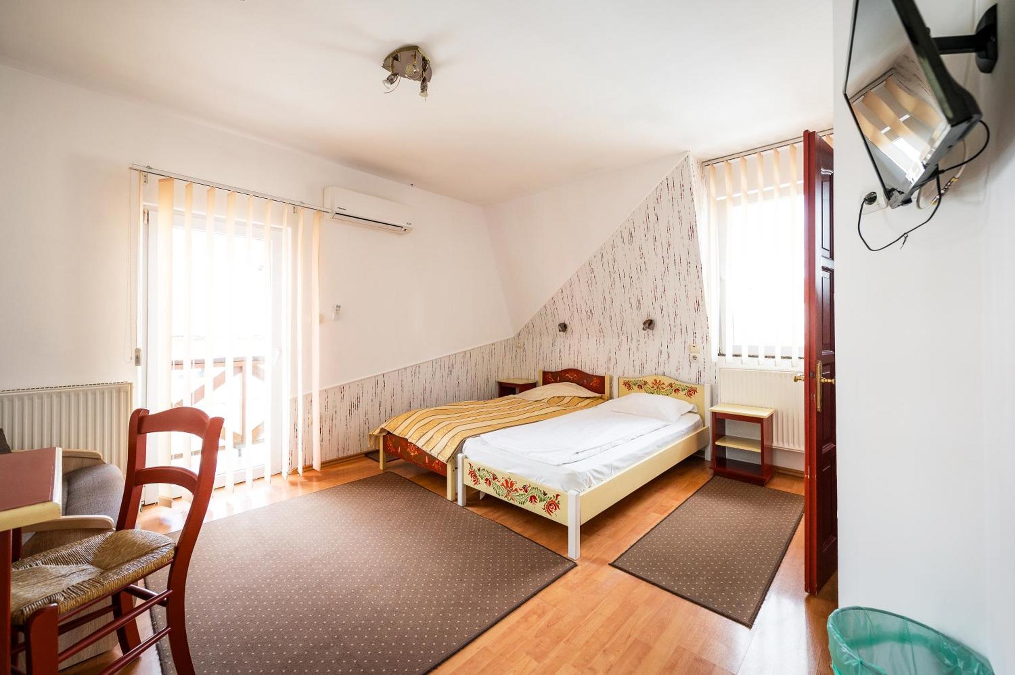 Hotel Sugas Sfantu Gheorghe  Luaran gambar
