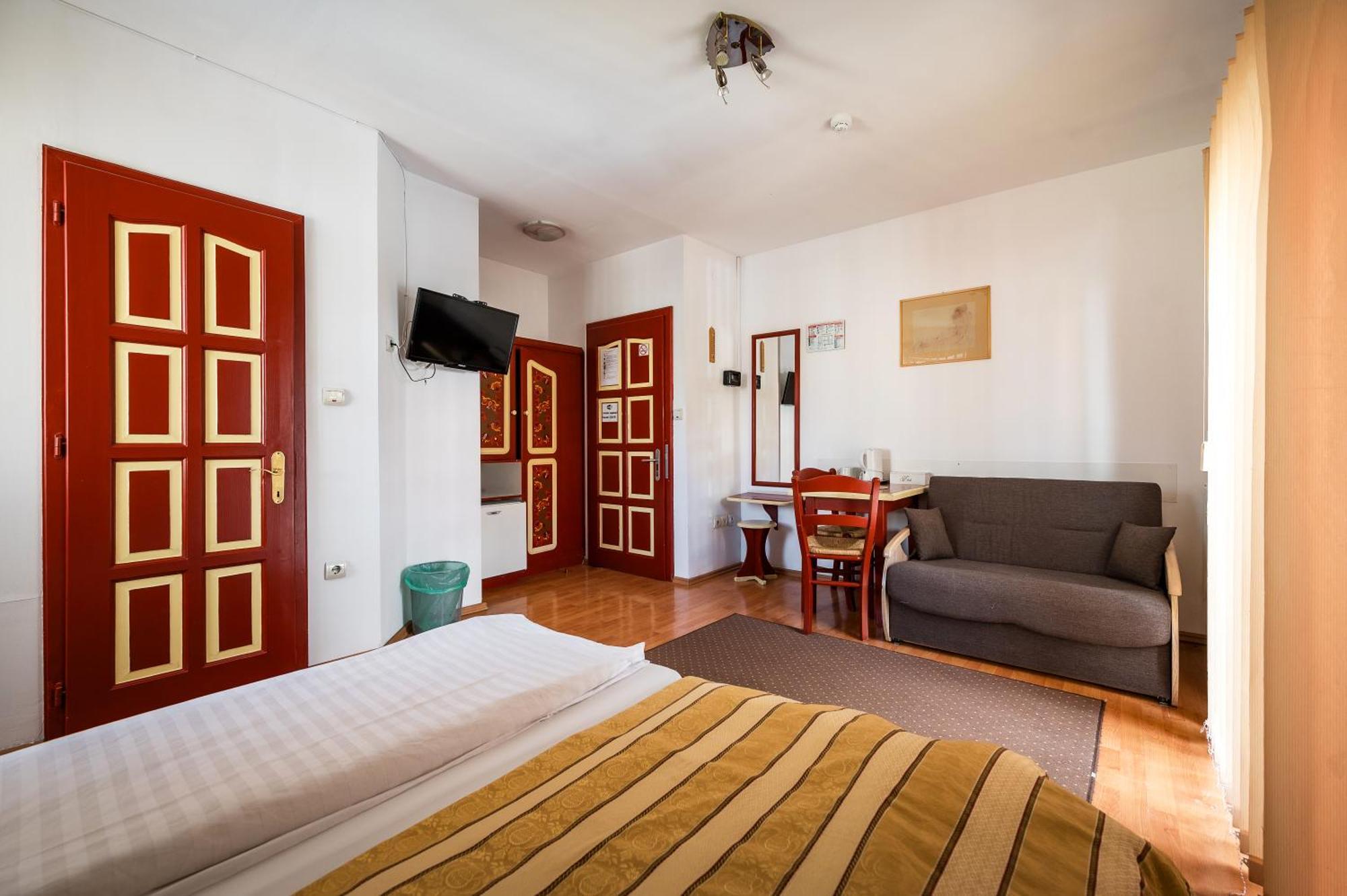 Hotel Sugas Sfantu Gheorghe  Luaran gambar