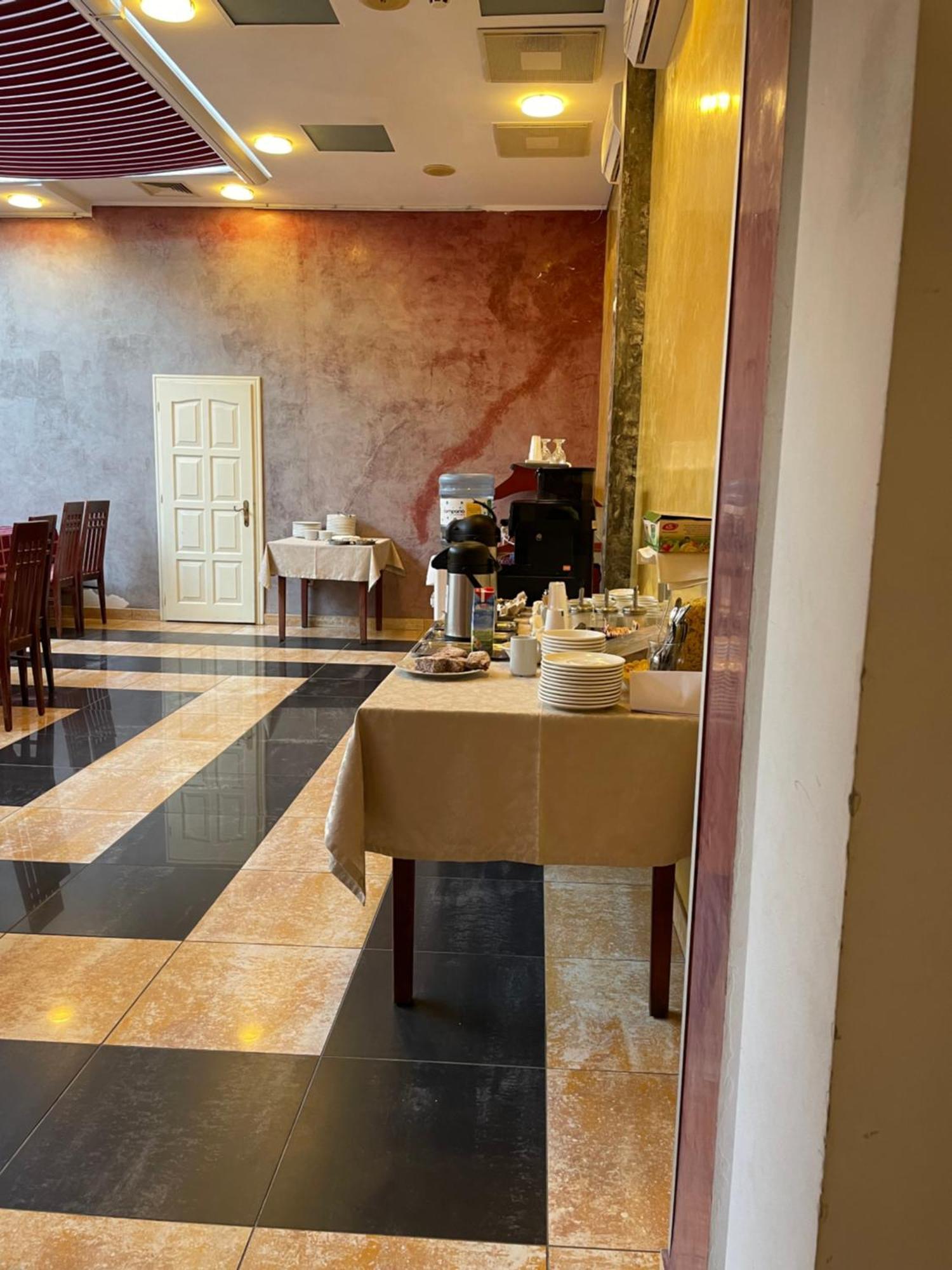 Hotel Sugas Sfantu Gheorghe  Luaran gambar